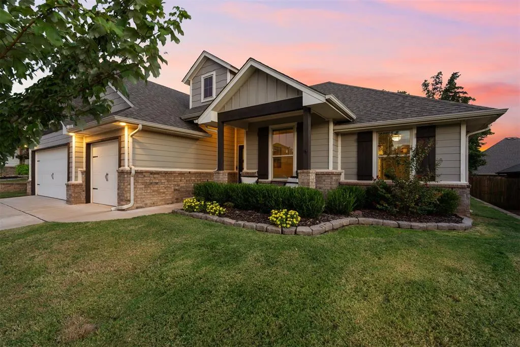 Photo 2 — 8008 Mimosa Drive, Edmond, OK 73034