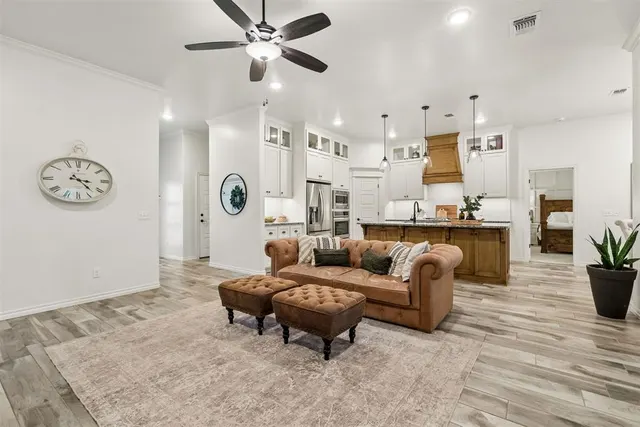 Photo 5 — 8008 Mimosa Drive, Edmond, OK 73034