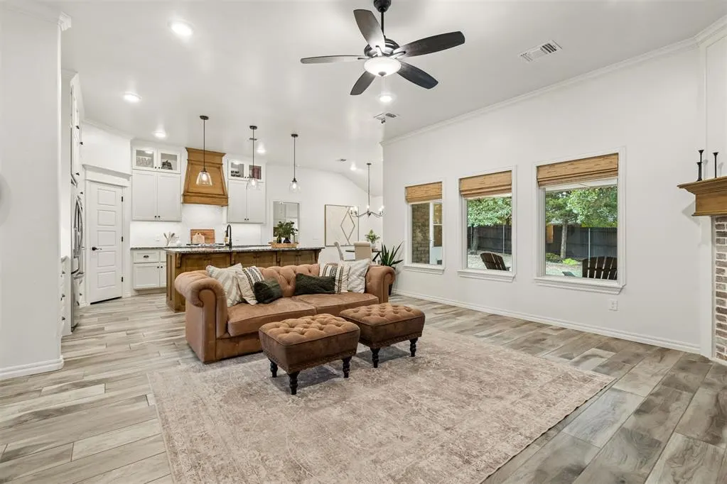 Photo 6 — 8008 Mimosa Drive, Edmond, OK 73034
