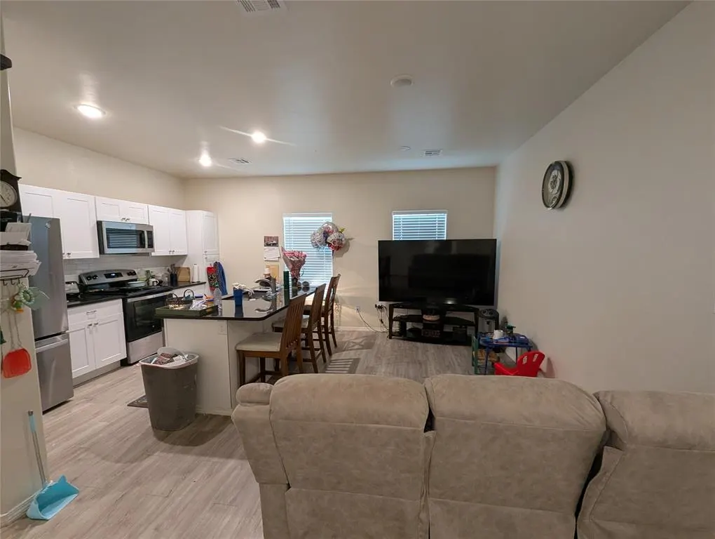 Photo 4 — 431 NW 116th Street, Oklahoma City, OK 73114