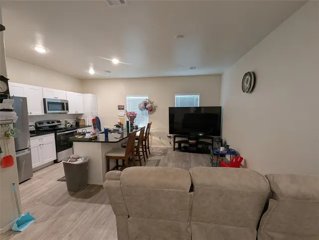 Photo 4 — 431 NW 116th Street, Oklahoma City, OK 73114