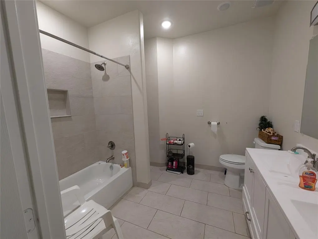 Photo 8 — 431 NW 116th Street, Oklahoma City, OK 73114