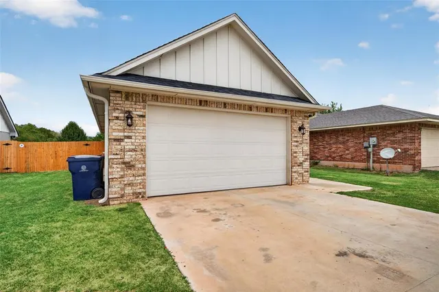 Photo 2 — 431 NW 116th Street, Oklahoma City, OK 73114