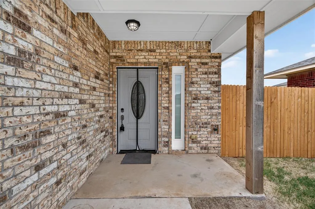 Photo 3 — 431 NW 116th Street, Oklahoma City, OK 73114