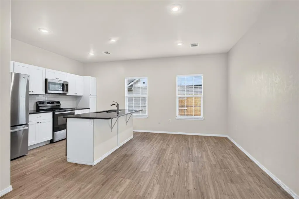 Photo 6 — 431 NW 116th Street, Oklahoma City, OK 73114