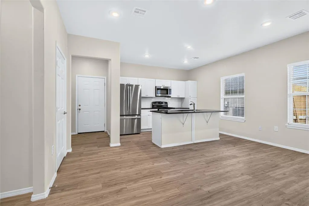 Photo 7 — 431 NW 116th Street, Oklahoma City, OK 73114