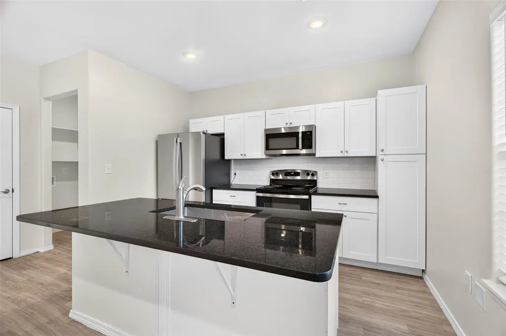 Photo 9 — 431 NW 116th Street, Oklahoma City, OK 73114