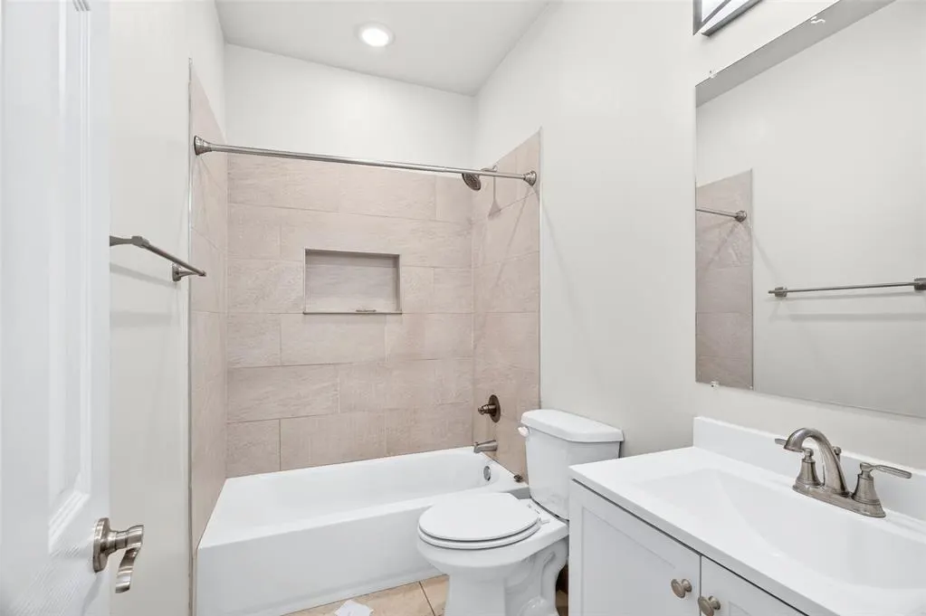 Photo 11 — 431 NW 116th Street, Oklahoma City, OK 73114