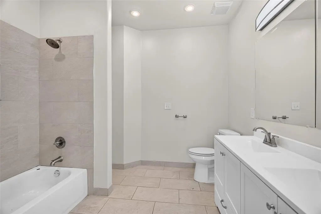 Photo 16 — 431 NW 116th Street, Oklahoma City, OK 73114