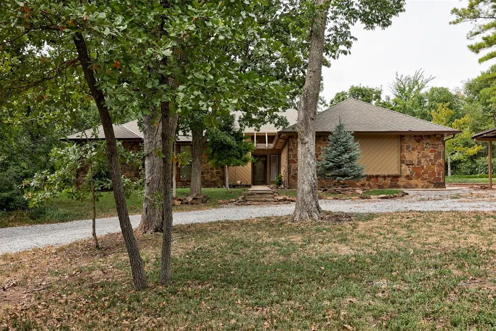 Photo 2 — 5611 Covey Run Drive, Edmond, OK 73034