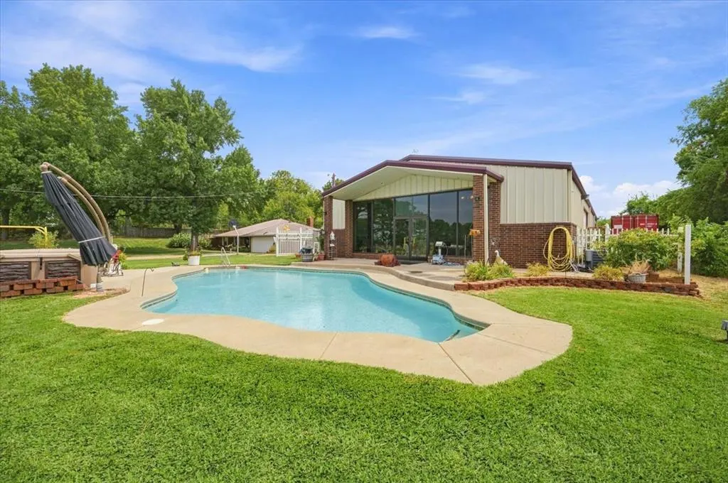 Front exterior — 12301 Us Highway 77, Lexington, OK 73051