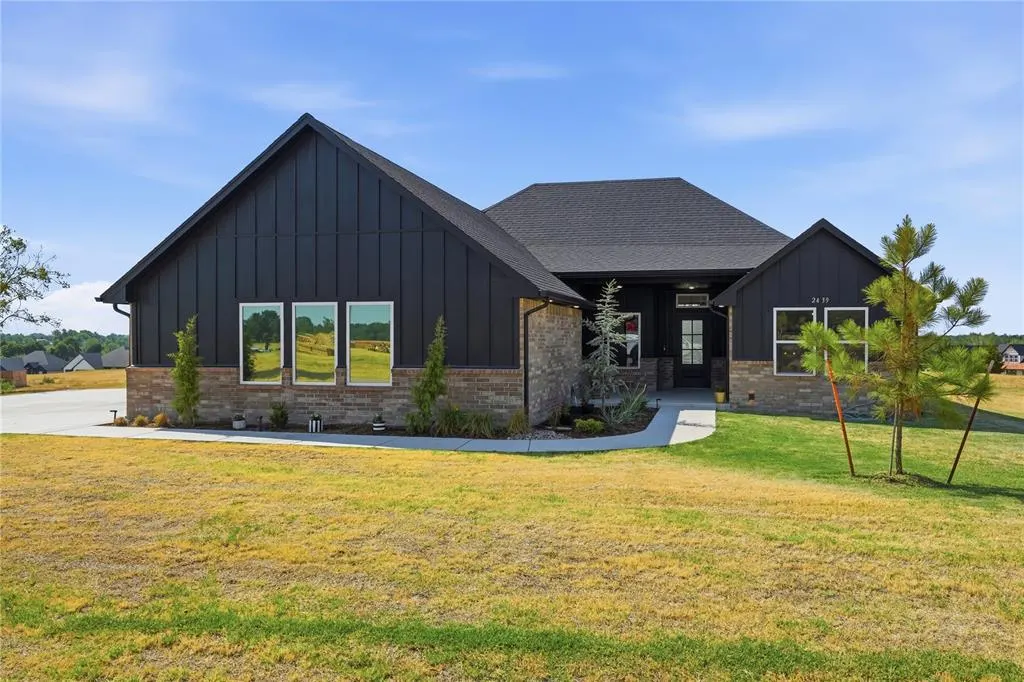 Front exterior — 2439 Wolf Creek Bend, Blanchard, OK 73010