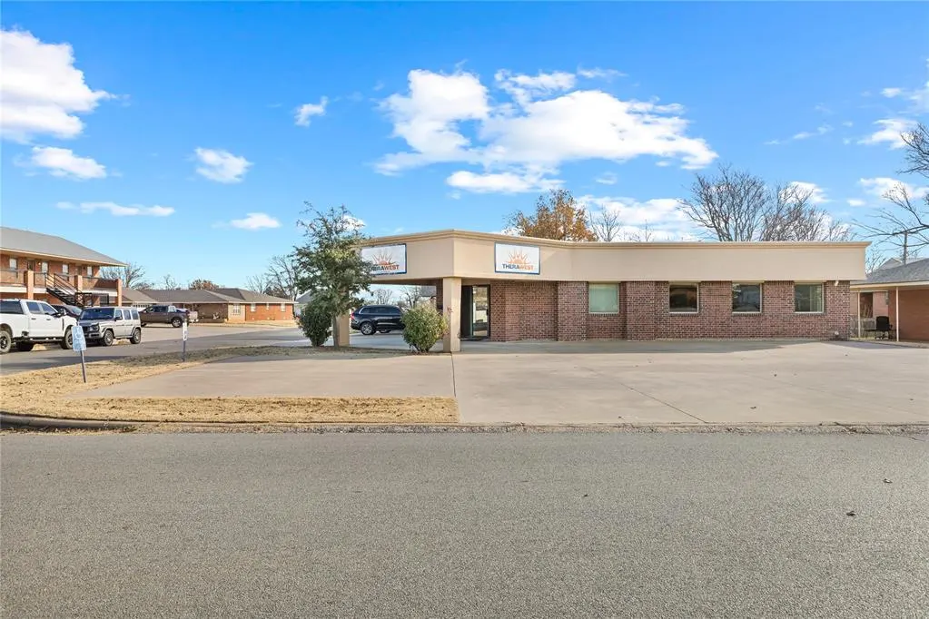 Photo 2 — 424 N State Street, Weatherford, OK 73096