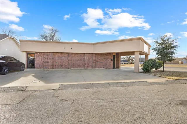 Photo 3 — 424 N State Street, Weatherford, OK 73096