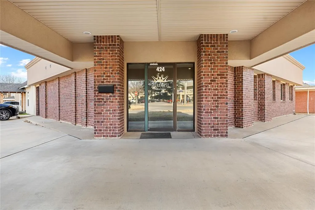 Photo 4 — 424 N State Street, Weatherford, OK 73096