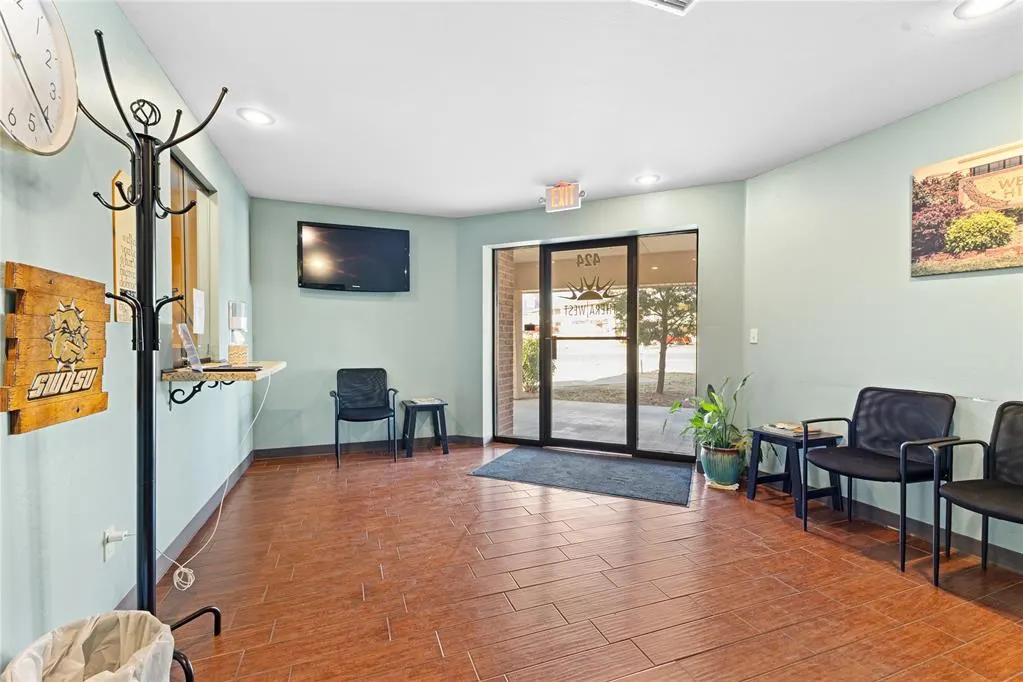 Photo 6 — 424 N State Street, Weatherford, OK 73096