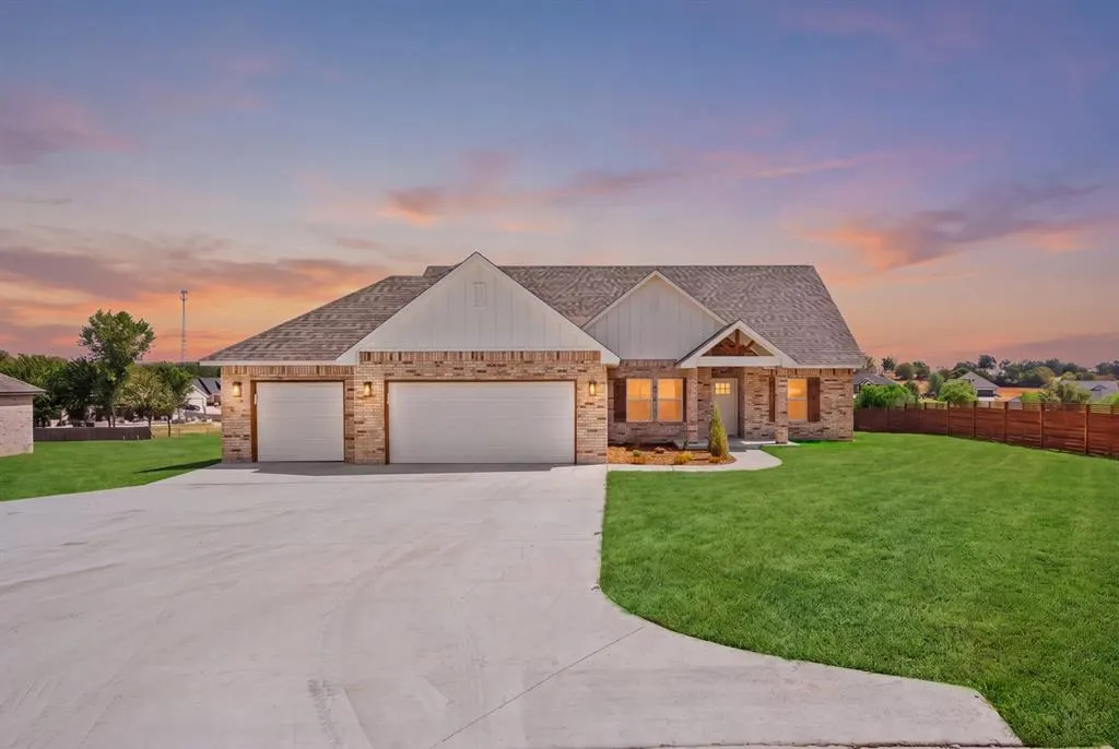 Front exterior — 11500 White Tail Ridge, Guthrie, OK 73044