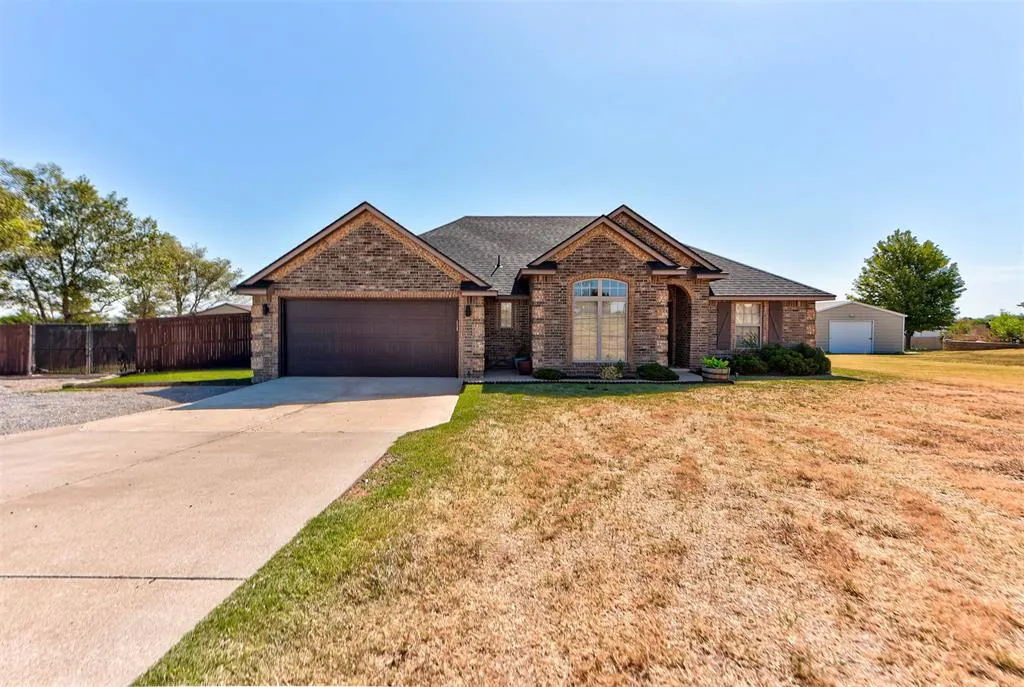 Front exterior — 905 County Street 2932, Tuttle, OK 73089