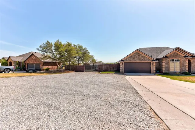 Photo 2 — 905 County Street 2932, Tuttle, OK 73089