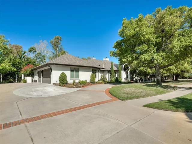 Photo 2 — 2808 Castlewood Drive, Norman, OK 73072