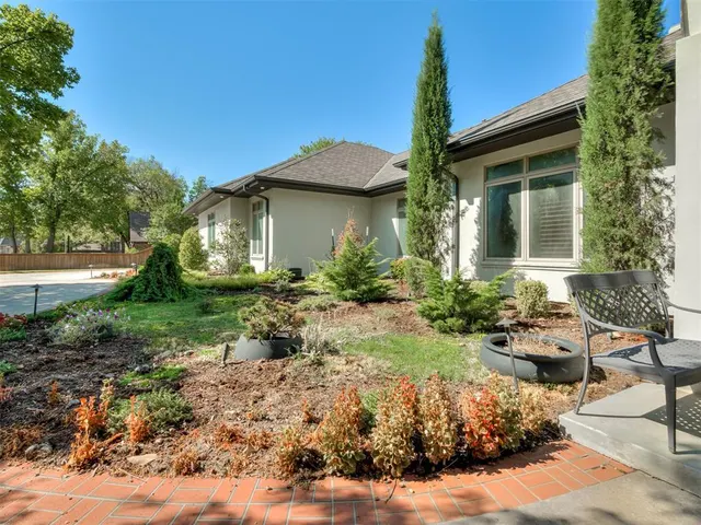 Photo 3 — 2808 Castlewood Drive, Norman, OK 73072