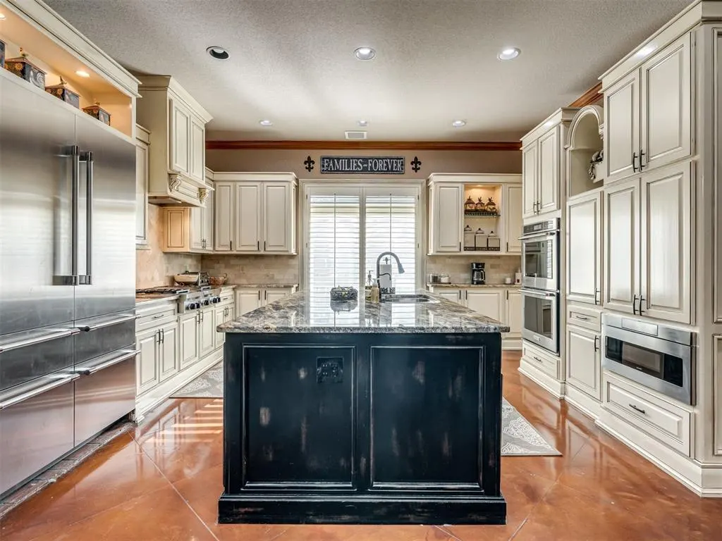 Photo 14 — 2808 Castlewood Drive, Norman, OK 73072
