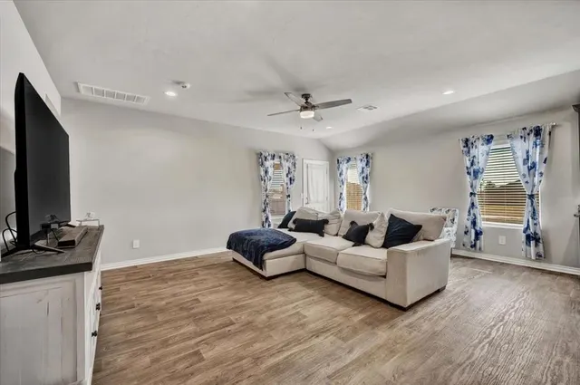 Photo 7 — 11601 SW 40th Street, Mustang, OK 73064