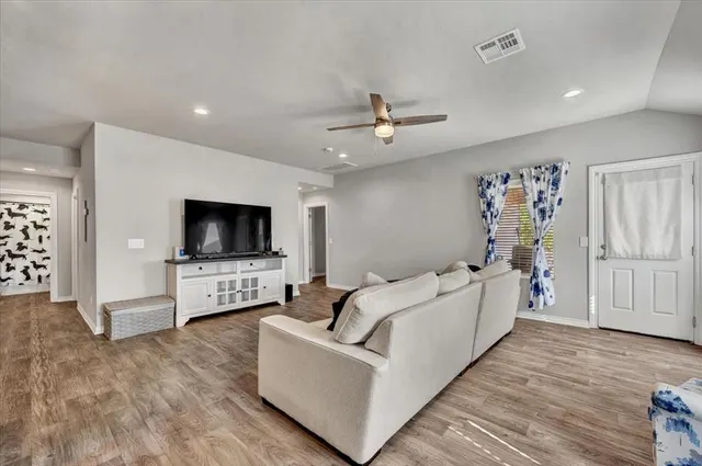 Photo 8 — 11601 SW 40th Street, Mustang, OK 73064