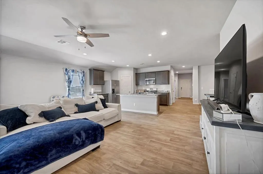 Photo 9 — 11601 SW 40th Street, Mustang, OK 73064