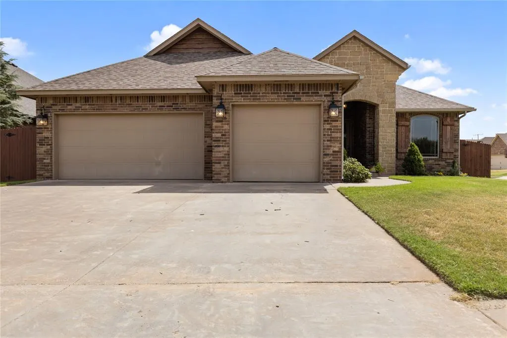 Front exterior — 10916 SW 35th Terrace, Yukon, OK 73099