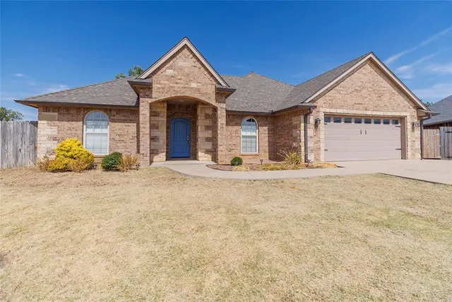 Photo 3 — 1105 Hershel Drive, Elgin, OK 73538