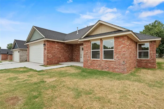 Photo 2 — 204 E Abbot Lane, Mustang, OK 73064