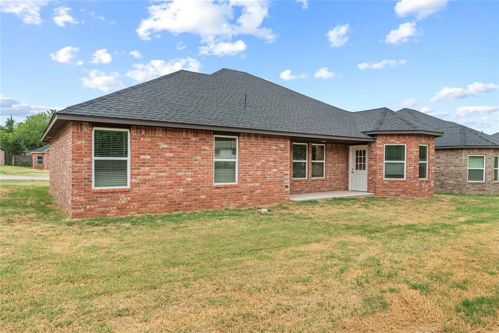 Photo 4 — 204 E Abbot Lane, Mustang, OK 73064
