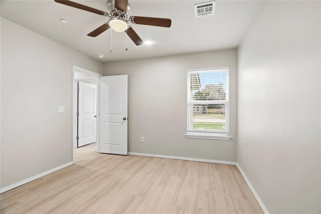 Photo 23 — 204 E Abbot Lane, Mustang, OK 73064