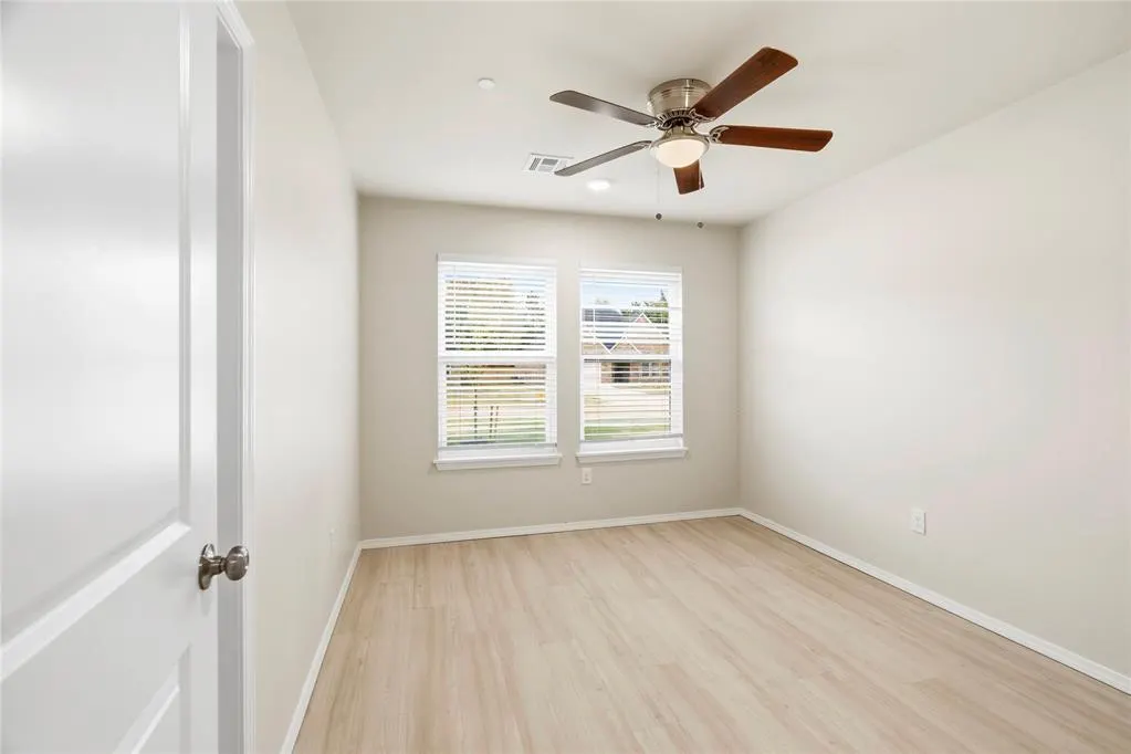 Photo 24 — 204 E Abbot Lane, Mustang, OK 73064
