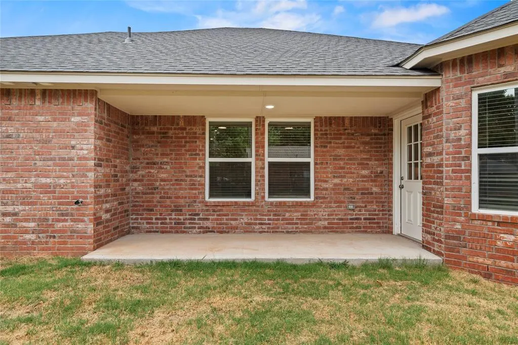 Photo 29 — 204 E Abbot Lane, Mustang, OK 73064