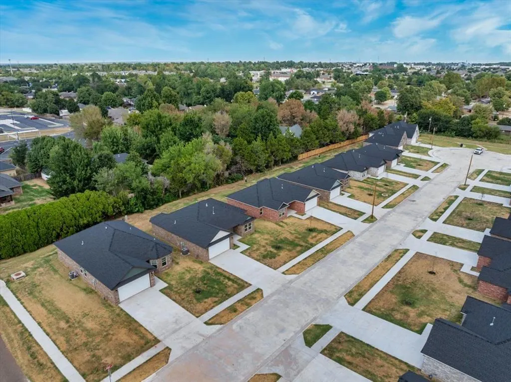 Photo 41 — 204 E Abbot Lane, Mustang, OK 73064