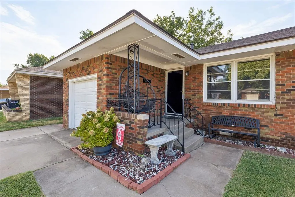 Photo 2 — 2616 SW Murray Drive, Oklahoma City, OK 73119