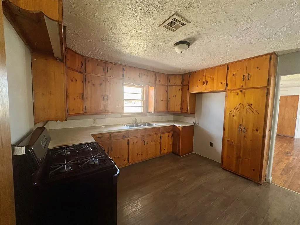 Photo 5 — 803 Willis Avenue, Blair, OK 73526