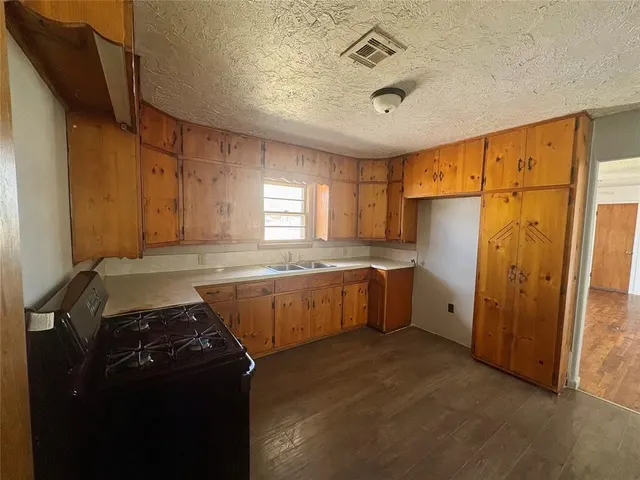 Photo 5 — 803 Willis Avenue, Blair, OK 73526