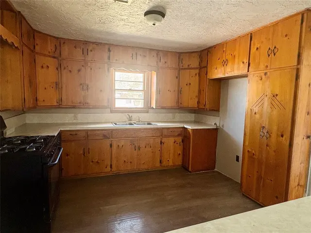 Photo 6 — 803 Willis Avenue, Blair, OK 73526