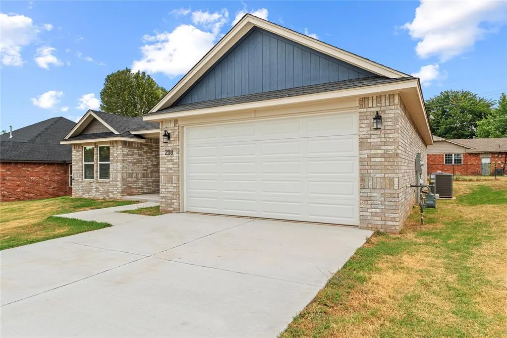Photo 2 — 208 E Abbot Lane, Mustang, OK 73064
