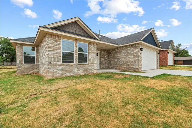 Photo 3 — 208 E Abbot Lane, Mustang, OK 73064