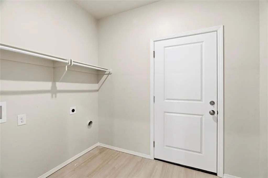 Photo 16 — 208 E Abbot Lane, Mustang, OK 73064