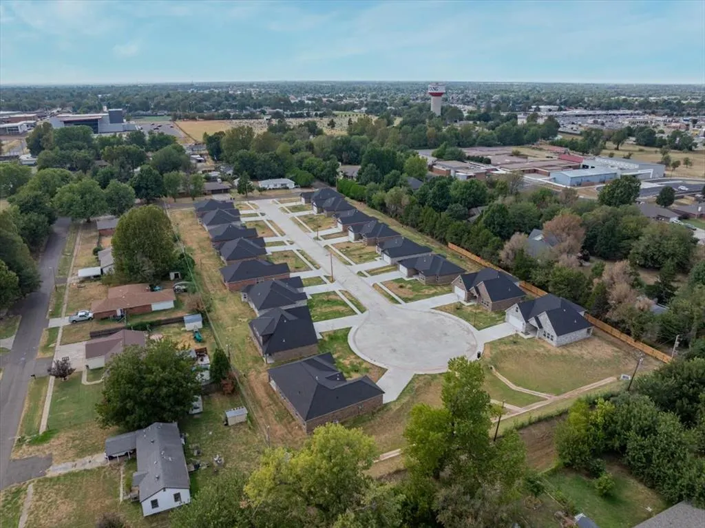 Photo 44 — 208 E Abbot Lane, Mustang, OK 73064