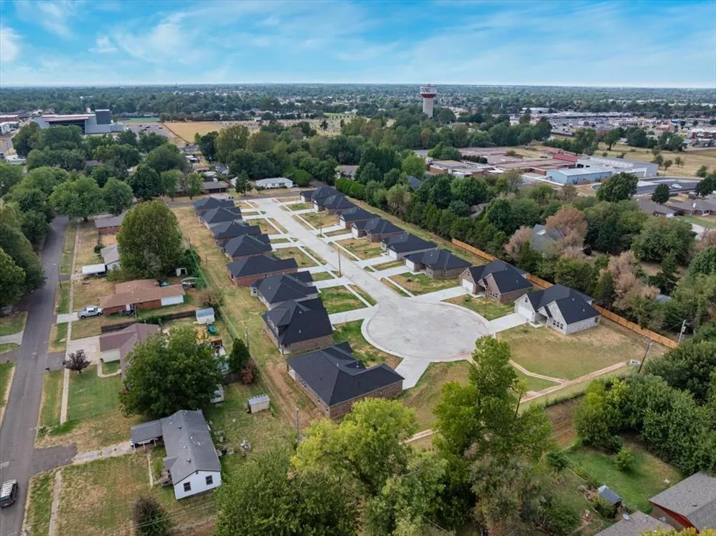 Photo 45 — 208 E Abbot Lane, Mustang, OK 73064