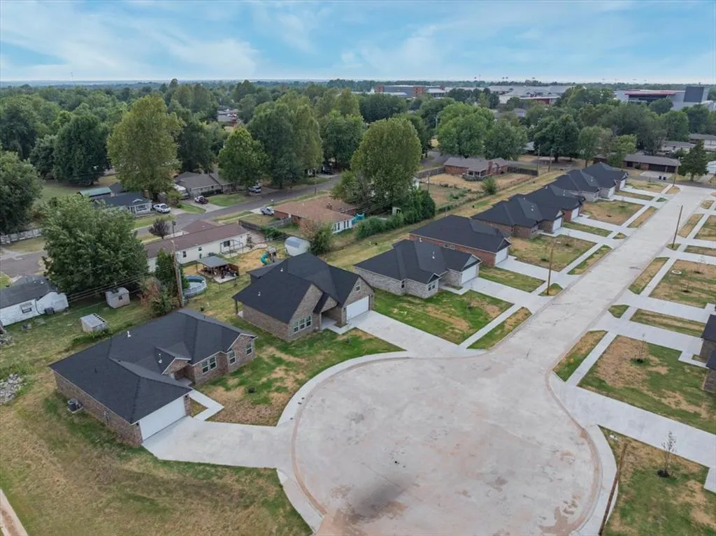 Photo 47 — 208 E Abbot Lane, Mustang, OK 73064