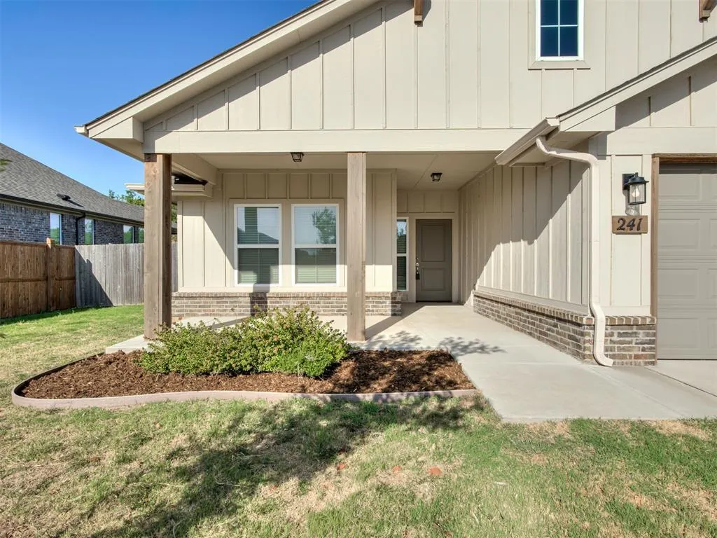 Photo 2 — 241 Vista Drive, Yukon, OK 73099