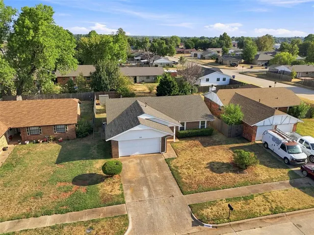 Photo 2 — 715 W Forest Drive, Mustang, OK 73064