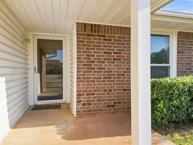 Photo 3 — 715 W Forest Drive, Mustang, OK 73064